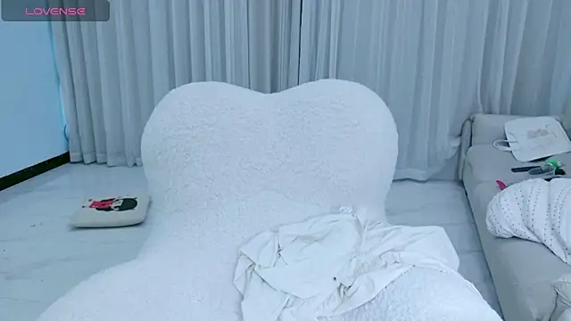 Snapshot of rainybb chatting on October 19, 2025, 9:43 am rainybb online show from October 19, 2025, 9:43 am