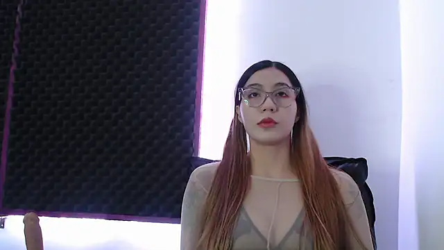 karlamoon23 online show from October 16, 2025, 11:28 pm