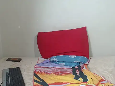 Snapshot of _SweetLips_ chatting on April 3, 2026, 9:24 pm SweetLips online show from April 3, 2026, 9:24 pm