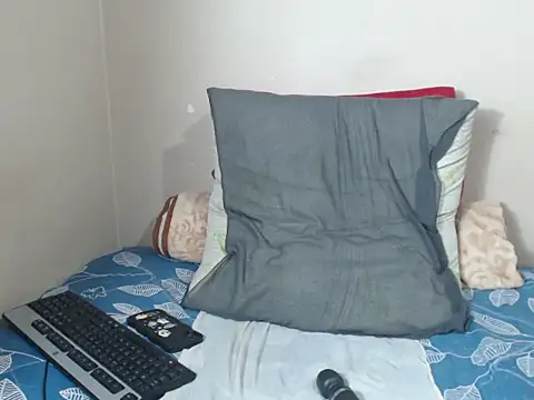  SweetLips  online show from May 28, 2026, 11:02 pm