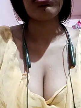 Snapshot of kaviyaponnu0987 chatting on November 15, 2025, 8:00 am kaviyaponnu0987 online show from November 15, 2025, 8:00 am