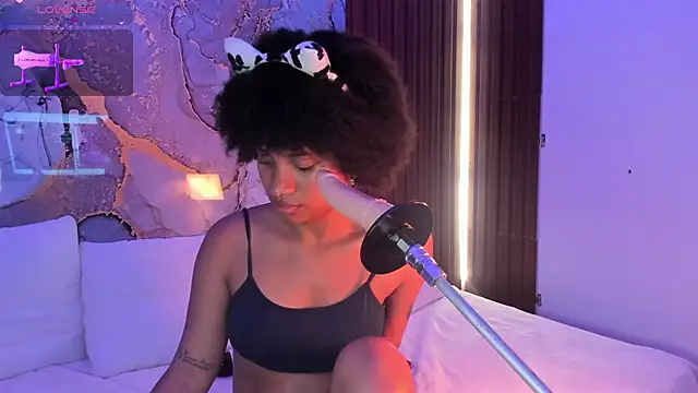 Lolalewis777 online show from October 10, 2025, 11:04 pm