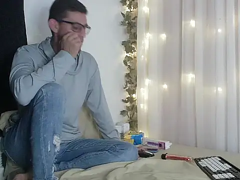 cristianenparis21 online show from November 22, 2025, 12:09 am