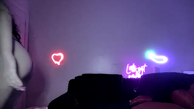 Snapshot of torithequeen chatting on October 1, 2025, 12:49 am torithequeen online show from October 1, 2025, 12:49 am