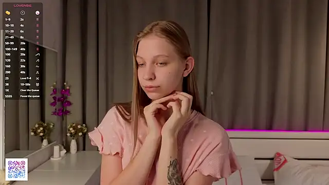 LynneHaviland online show from October 7, 2025, 6:38 pm