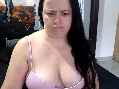 Snapshot of BrianaBarbes chatting on October 2, 2025, 12:12 pm BrianaBarbes online show from October 2, 2025, 12:12 pm