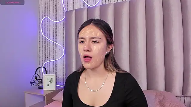 SamanthaPeachss online show from February 2, 2026, 1:21 pm