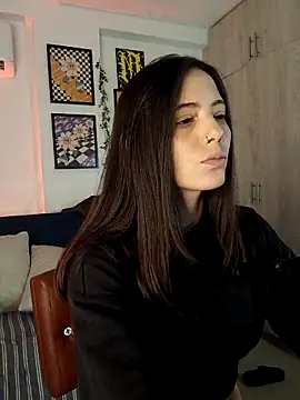 Snapshot of mishelkrave_ chatting on October 6, 2025, 1:36 am mishelkrave online show from October 6, 2025, 1:36 am