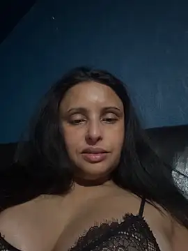 Snapshot of Angelaarayexx chatting on March 29, 2026, 3:39 am Angelaarayexx online show from March 29, 2026, 3:39 am