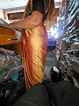 Snapshot of indianhotwife639 chatting on September 17, 2025, 5:53 am indianhotwife639 online show from September 17, 2025, 5:53 am