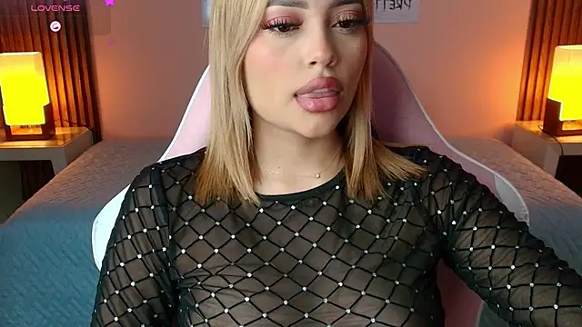 Snapshot of _meliblue chatting on December 4, 2025, 7:33 pm meliblue online show from December 4, 2025, 7:33 pm