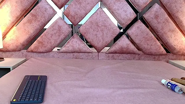 SkarlettAry online show from November 13, 2025, 2:49 pm