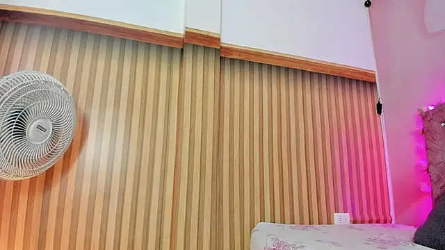 Mila grace  online show from April 13, 2026, 6:35 pm