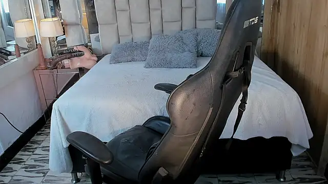 MaddyGray  online show from September 19, 2025, 7:14 pm