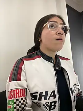 Alyha Cortes online show from October 25, 2025, 3:25 am