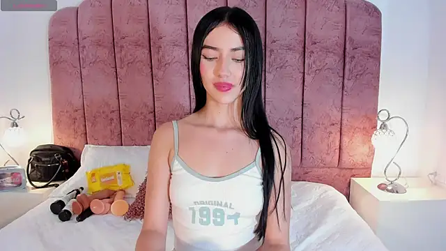 ValeskaZuev1 online show from September 26, 2025, 7:40 pm