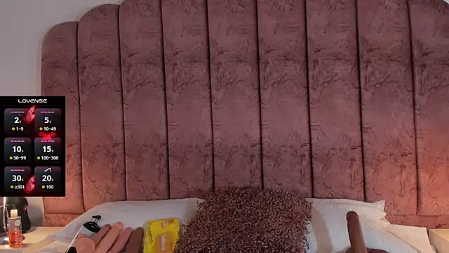 ValeskaZuev1 online show from October 9, 2025, 7:01 pm