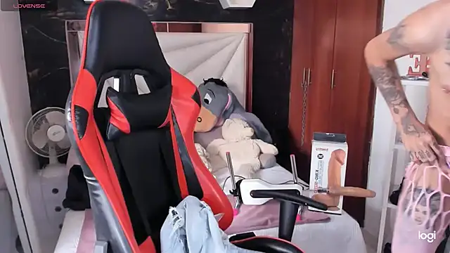 sara slut21 online show from December 4, 2024, 2:15 pm