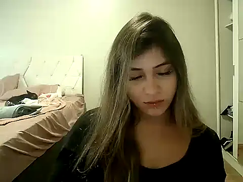 Snapshot of Becca_B chatting on April 18, 2026, 8:31 pm Becca B online show from April 18, 2026, 8:31 pm