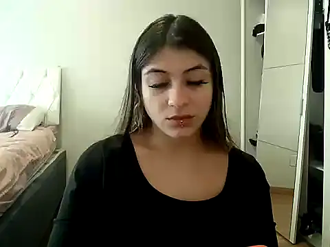 Snapshot of Becca_B chatting on May 3, 2026, 6:58 pm Becca B online show from May 3, 2026, 6:58 pm