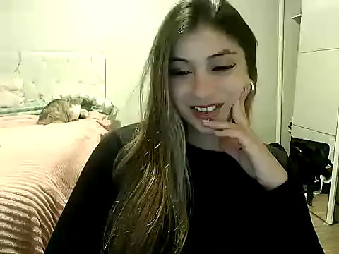 Snapshot of Becca_B chatting on May 14, 2026, 9:43 pm Becca B online show from May 14, 2026, 9:43 pm