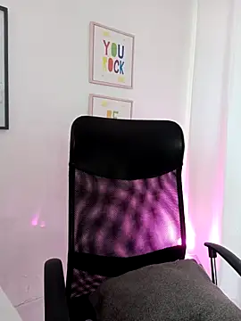 kim7  online show from April 23, 2026, 3:03 pm