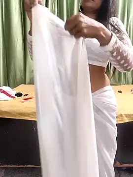 Shalu G online show from May 13, 2026, 4:26 pm