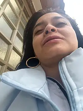 Emily Rivers  online show from September 13, 2025, 1:44 pm