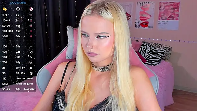 Snapshot of murmiace chatting on October 9, 2025, 7:17 am murmiace online show from October 9, 2025, 7:17 am