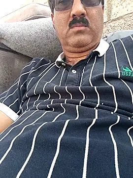 moonflower25 online show from October 11, 2025, 5:17 am