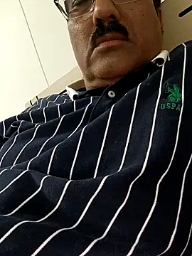 moonflower25 online show from October 17, 2025, 2:41 pm