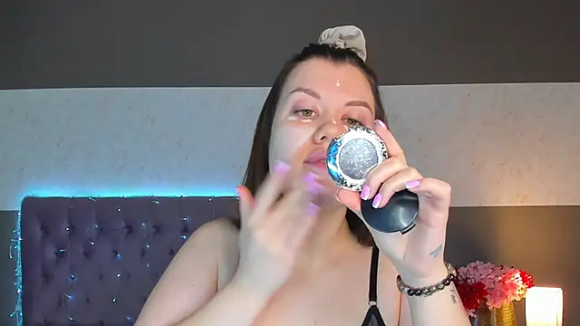 NikkiBustt online show from February 19, 2026, 6:53 am