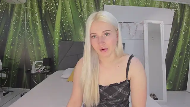 HollyTailors online show from February 28, 2026, 6:36 am