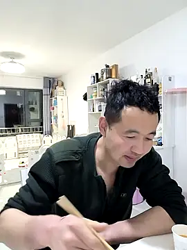 huanhuanaaaaa online show from April 8, 2026, 12:16 pm