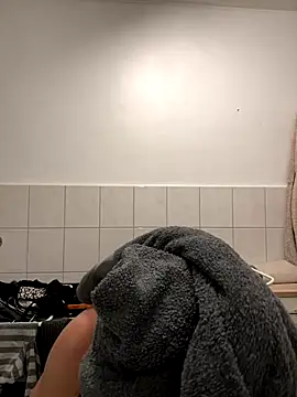 Snapshot of Emilia_Mausi chatting on November 6, 2025, 8:32 pm Emilia Mausi online show from November 6, 2025, 8:32 pm