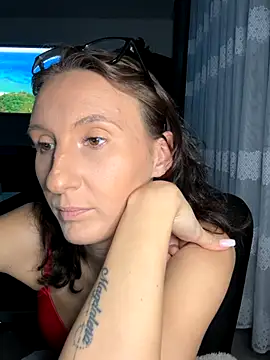 Snapshot of Emilia_Mausi chatting on December 1, 2025, 10:04 pm Emilia Mausi online show from December 1, 2025, 10:04 pm