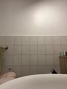 Snapshot of Emilia_Mausi chatting on December 13, 2025, 8:04 pm Emilia Mausi online show from December 13, 2025, 8:04 pm