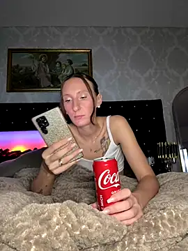 Snapshot of Emilia_Mausi chatting on December 17, 2025, 8:04 pm Emilia Mausi online show from December 17, 2025, 8:04 pm