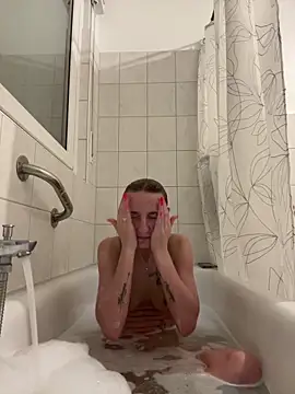 Snapshot of Emilia_Mausi chatting on January 5, 2026, 8:01 pm Emilia Mausi online show from January 5, 2026, 8:01 pm