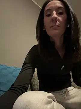 Snapshot of Emilia_Mausi chatting on February 18, 2026, 7:21 pm Emilia Mausi online show from February 18, 2026, 7:21 pm