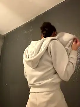 Snapshot of Emilia_Mausi chatting on February 23, 2026, 8:17 pm Emilia Mausi online show from February 23, 2026, 8:17 pm