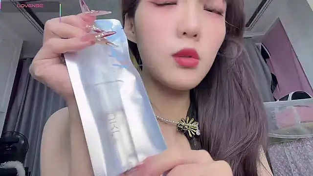 Yaya--728 online show from January 6, 2026, 12:42 pm