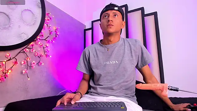  Leohot  online show from October 18, 2025, 10:43 pm