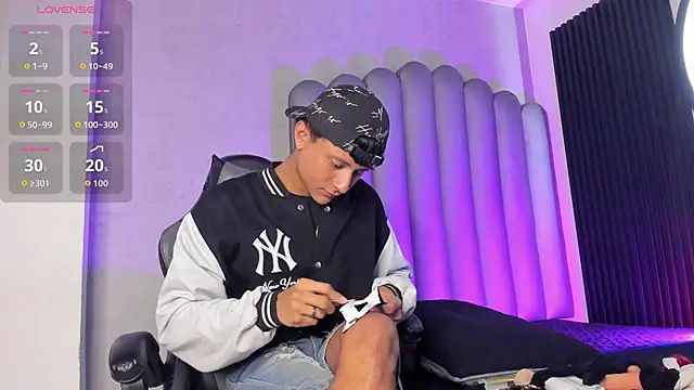  Leohot  online show from October 23, 2025, 3:50 am