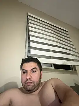 raulgzz4 online show from July 3, 2026, 6:09 am