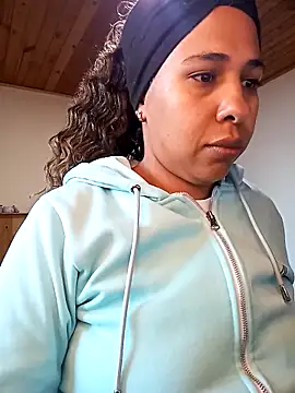 Snapshot of IVONNE_COLLINS33 chatting on February 9, 2026, 10:58 pm IVONNE COLLINS33 online show from February 9, 2026, 10:58 pm