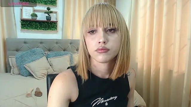 zohet kriss online show from October 16, 2025, 2:29 pm