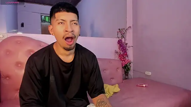 AxelAndJeremy online show from November 21, 2025, 3:16 am