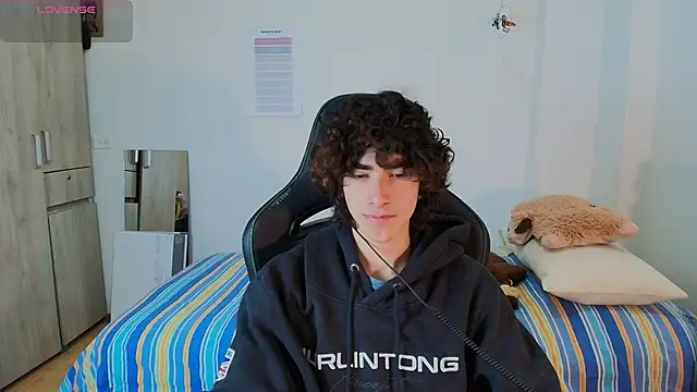 Nude Boy18 online show from February 23, 2026, 1:58 am