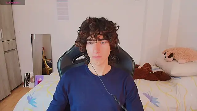 Nude Boy18 online show from March 6, 2026, 8:16 pm